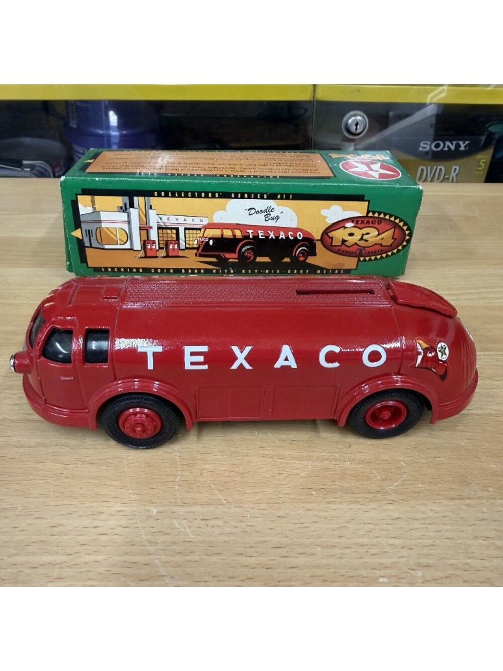 1994 ERTL 1934 Diamond T "Doodle Bug" Texaco Tanker Coin Bank Scale DieCast